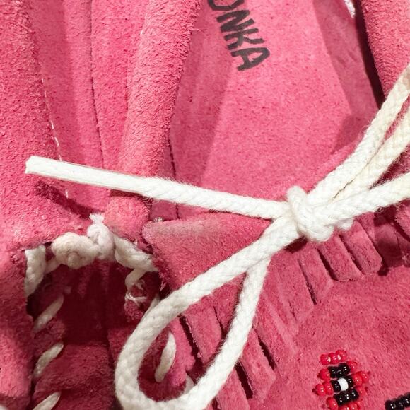Minnetonka Kids' Thunderbird II moccasin in hot pink suede Size 1 - Picture 3 of 6